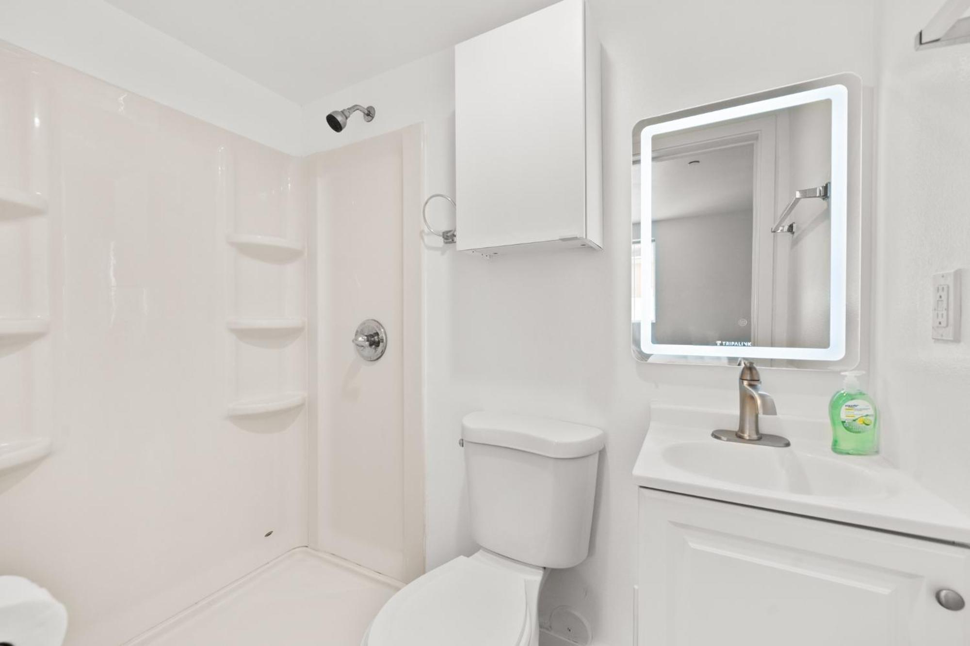 Modern Getaway In The Heart Of La Near Usc, Private Room With Share Living Room And Kitchen Los Angeles Bagian luar foto