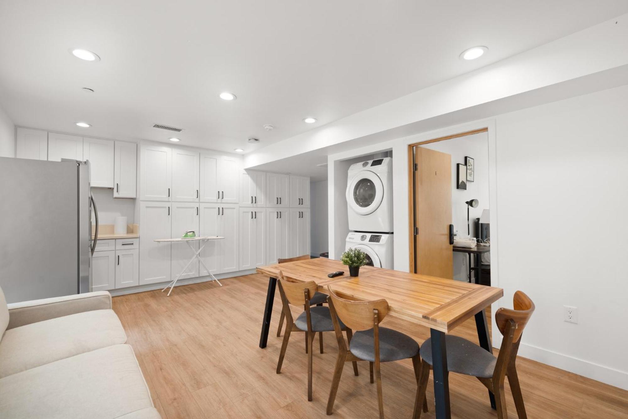 Modern Getaway In The Heart Of La Near Usc, Private Room With Share Living Room And Kitchen Los Angeles Bagian luar foto