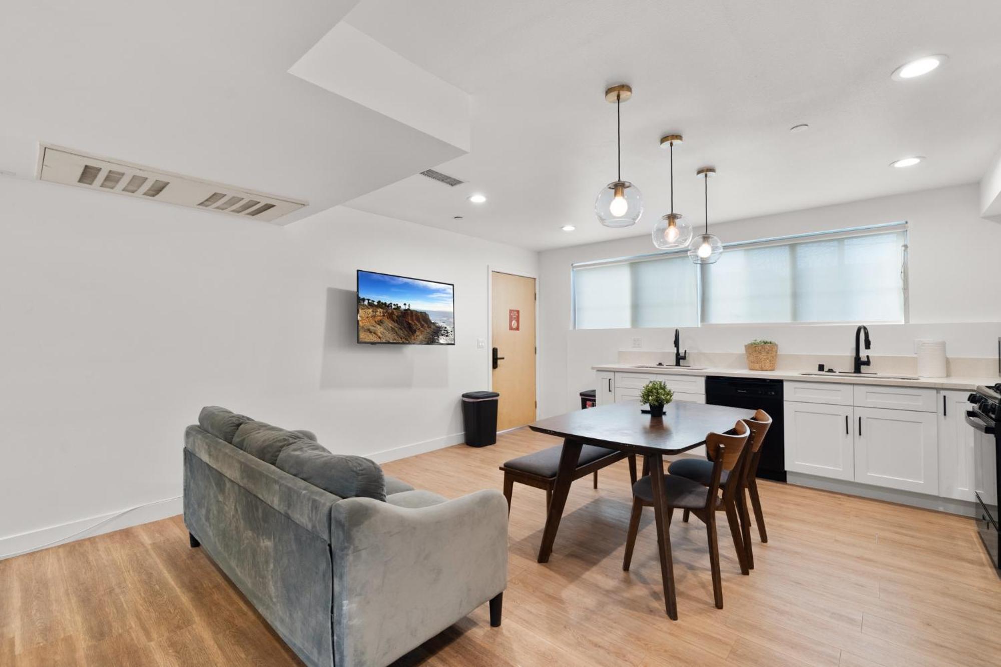 Modern Getaway In The Heart Of La Near Usc, Private Room With Share Living Room And Kitchen Los Angeles Bagian luar foto