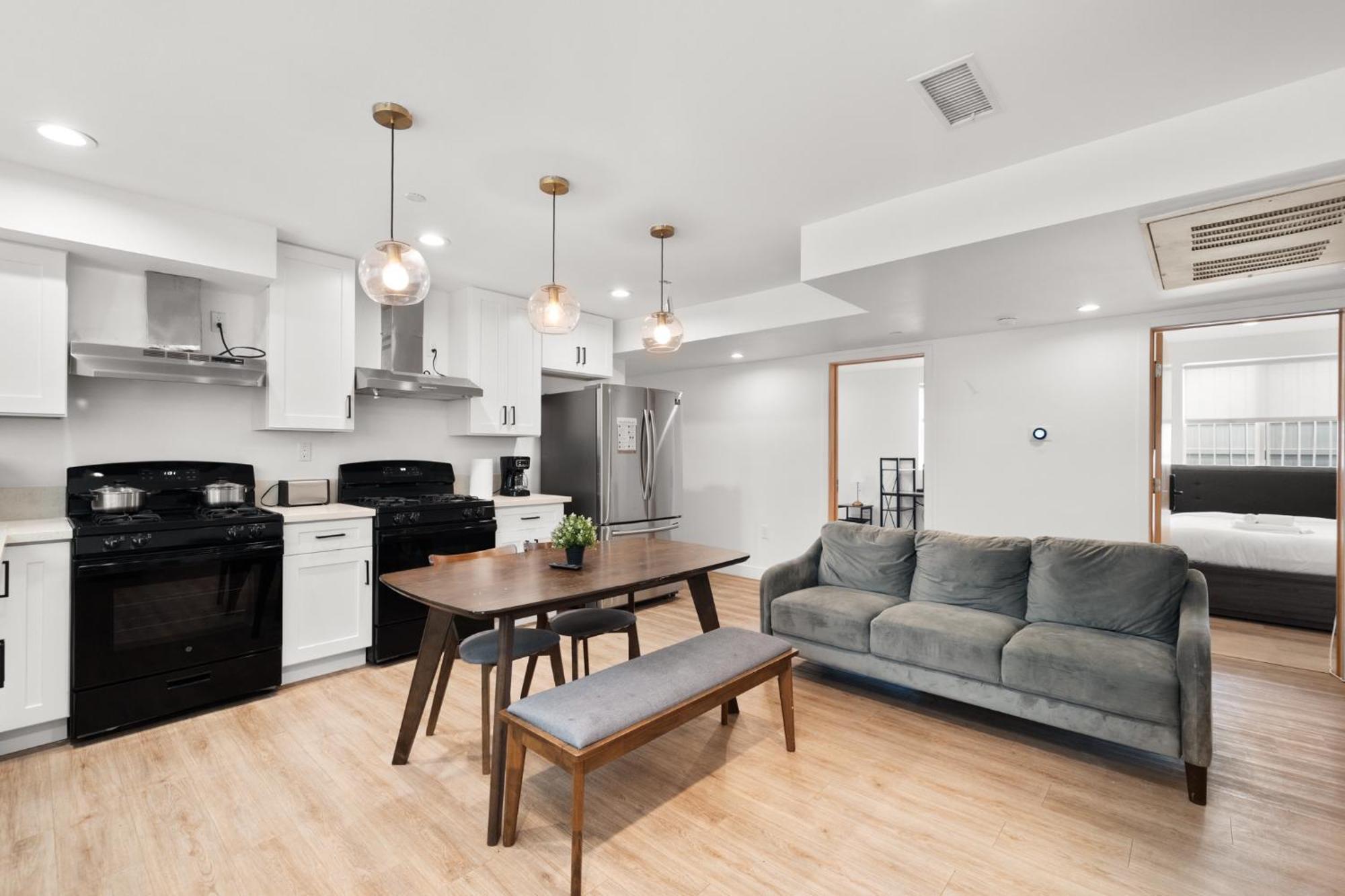 Modern Getaway In The Heart Of La Near Usc, Private Room With Share Living Room And Kitchen Los Angeles Bagian luar foto
