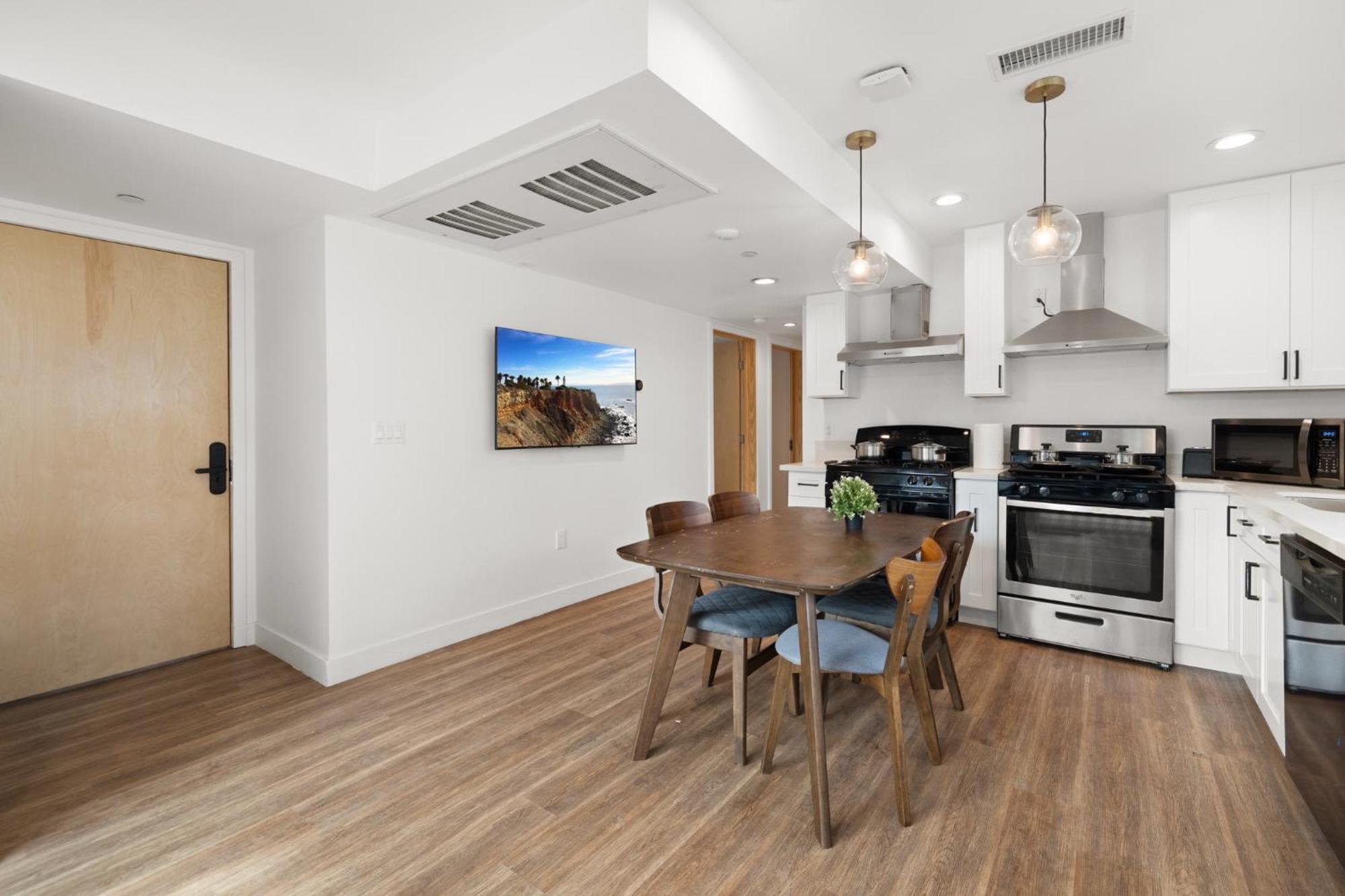 Modern Getaway In The Heart Of La Near Usc, Private Room With Share Living Room And Kitchen Los Angeles Bagian luar foto
