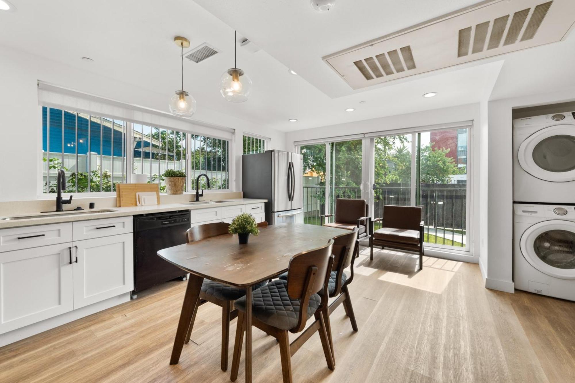 Modern Getaway In The Heart Of La Near Usc, Private Room With Share Living Room And Kitchen Los Angeles Bagian luar foto