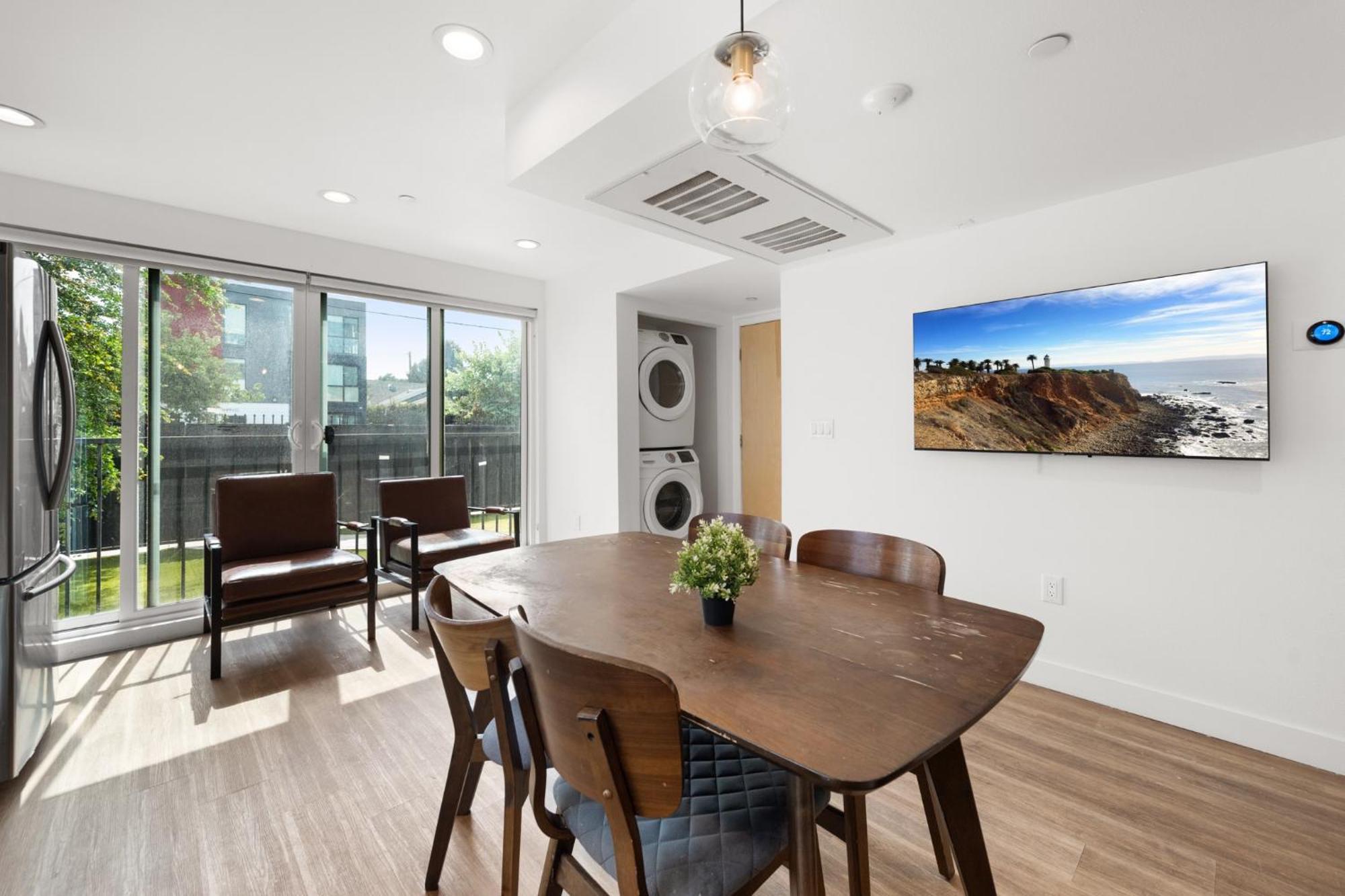 Modern Getaway In The Heart Of La Near Usc, Private Room With Share Living Room And Kitchen Los Angeles Bagian luar foto