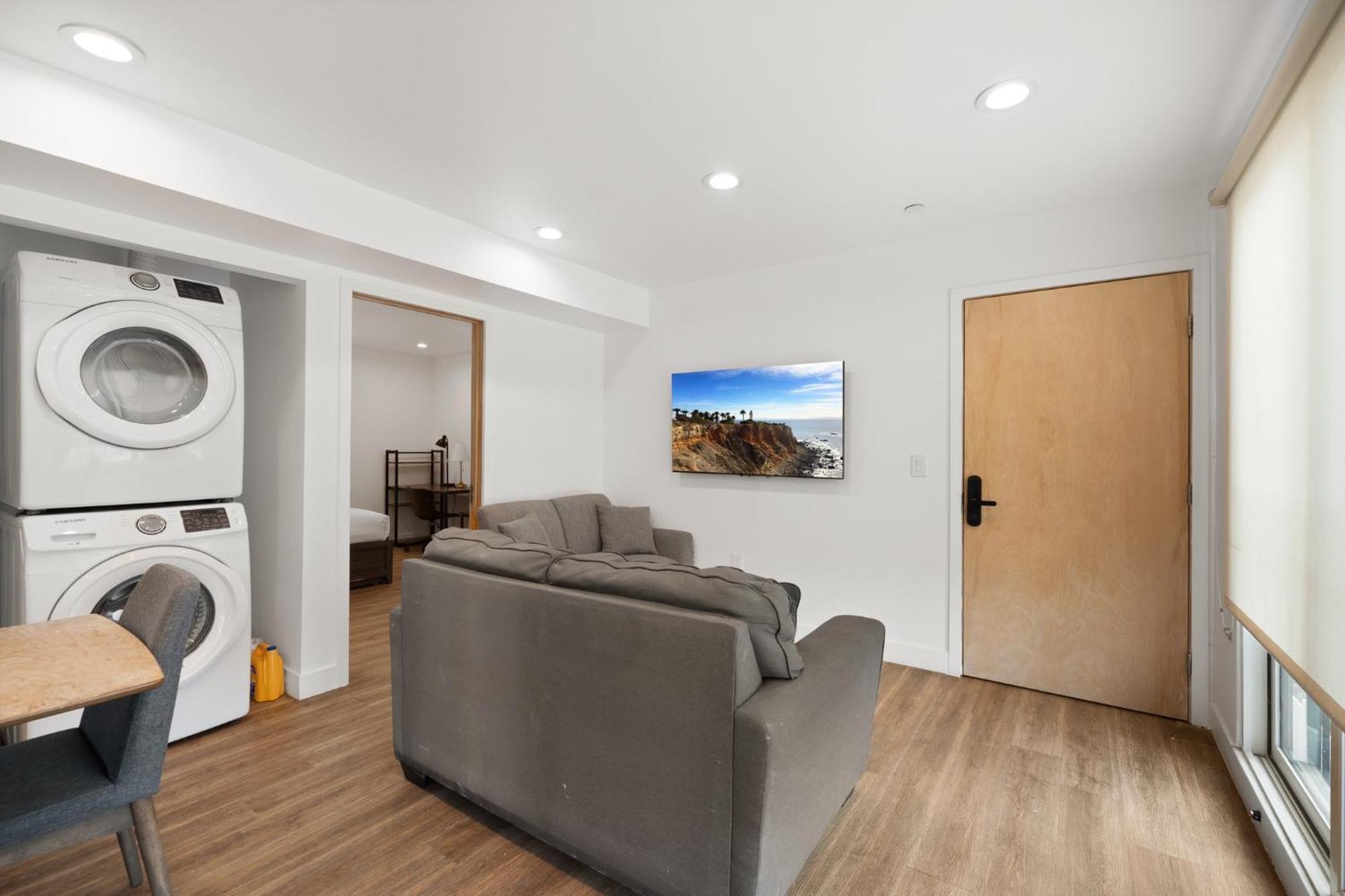 Modern Getaway In The Heart Of La Near Usc, Private Room With Share Living Room And Kitchen Los Angeles Bagian luar foto